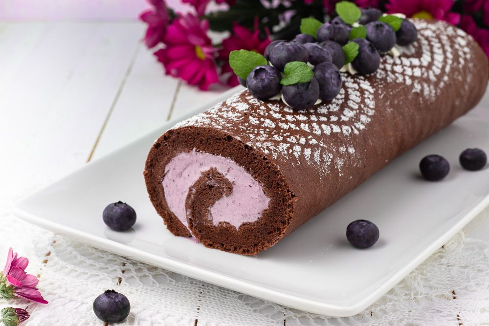 Cocoa Blueberry Swiss Roll Recipe - Photo by © Reka Csulak