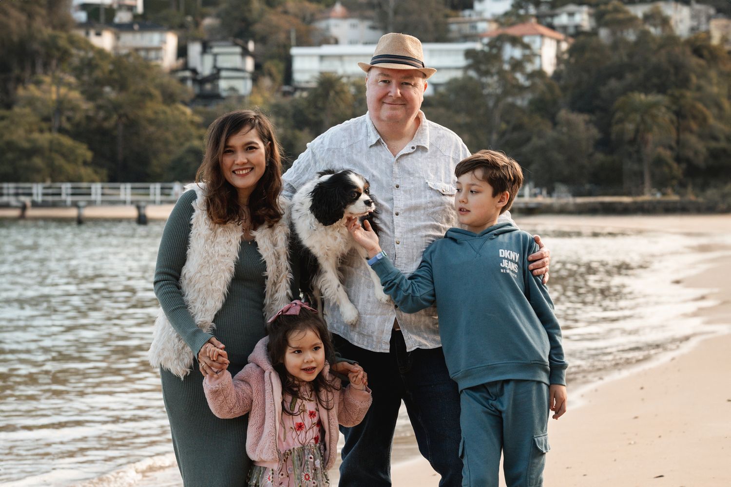 clifton-gardens-mosman-family-photoshoot-with-a-cavalier-dog