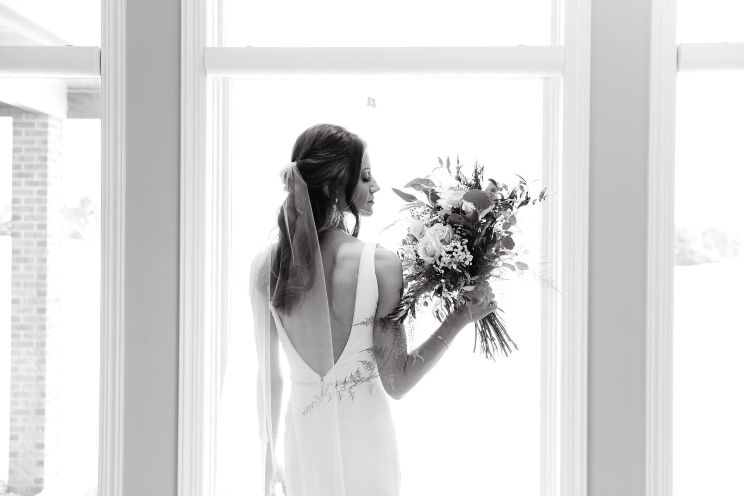 bridal portrait in lincoln nebraska, lincoln ne wedding photographers, bride getting ready for her wedding day, lincoln winter wedding