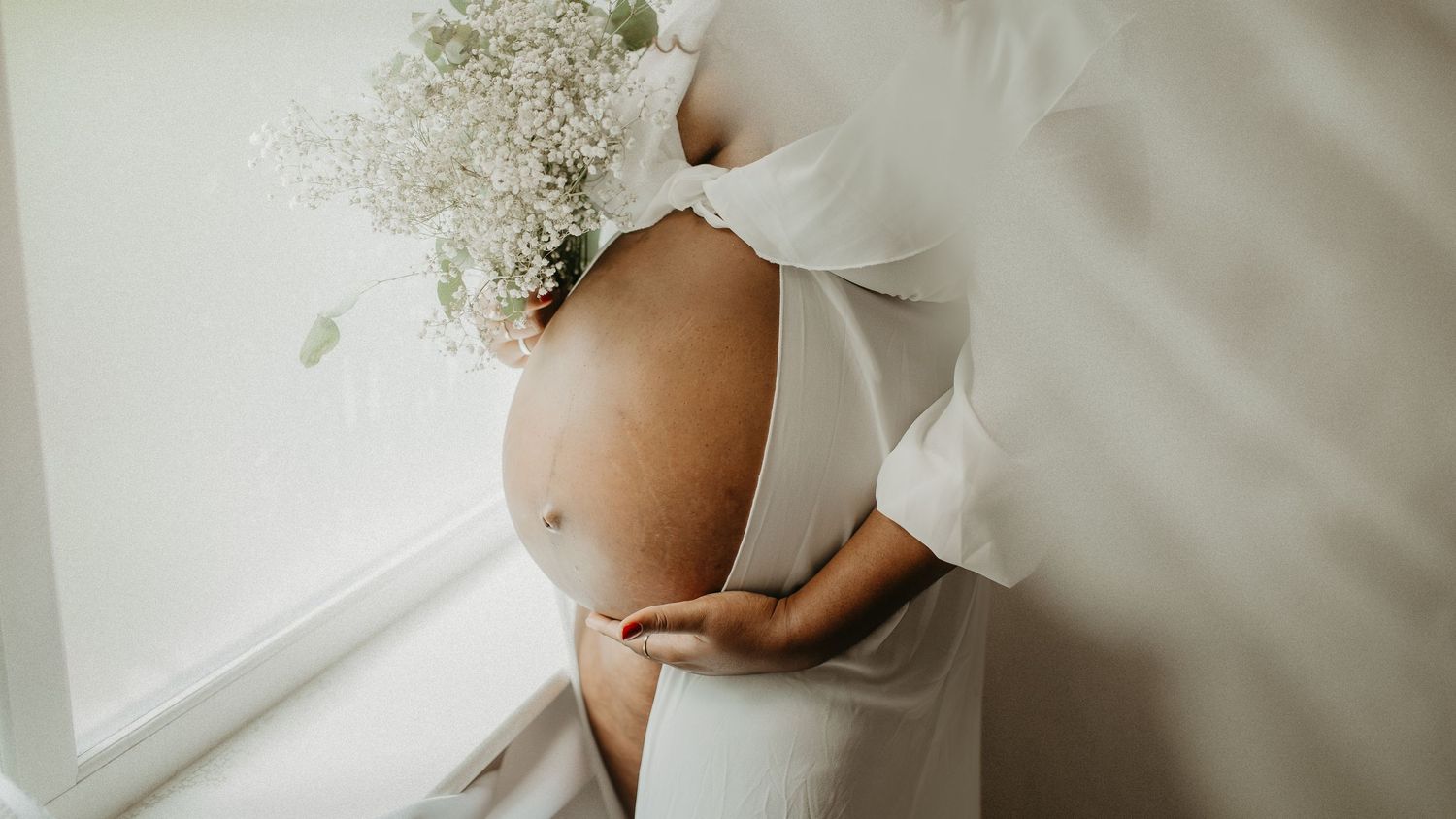 close up of bump during a maternity photoshoot