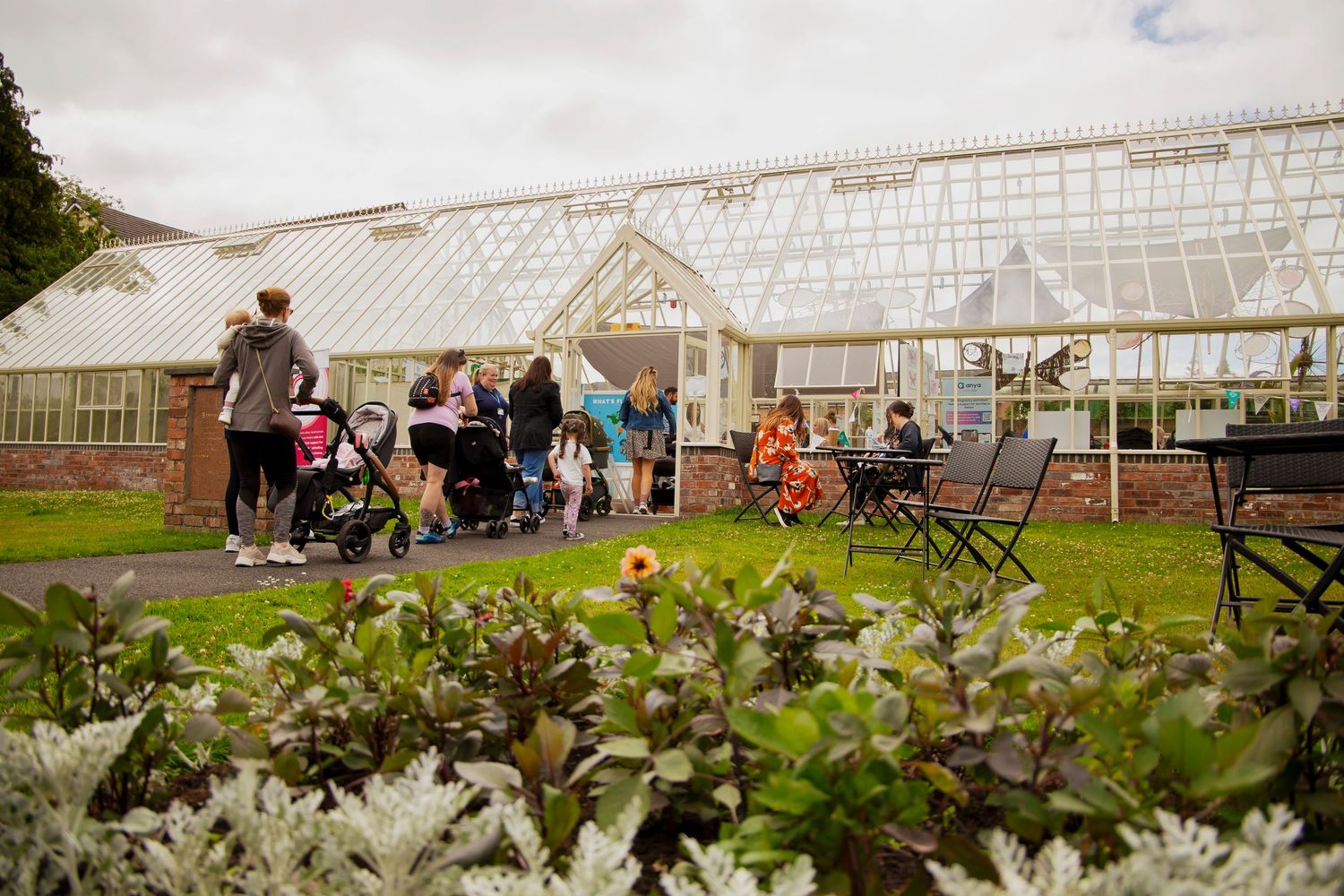 family baby event at victoria park glass house widnes cheshire halton. Event photographed by Little Wonderland Photography