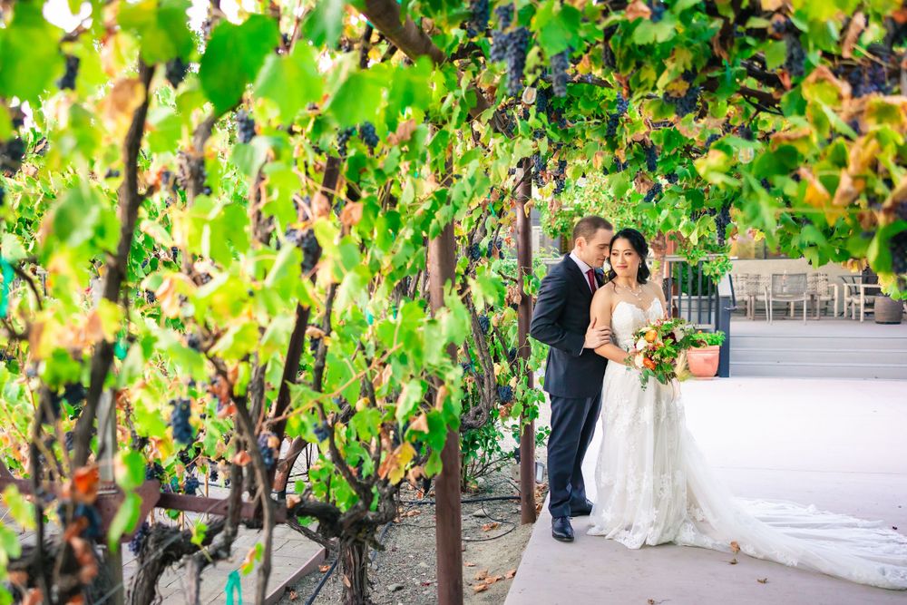 How Long Should a Photographer Stay at a Wedding? Photography by Vee