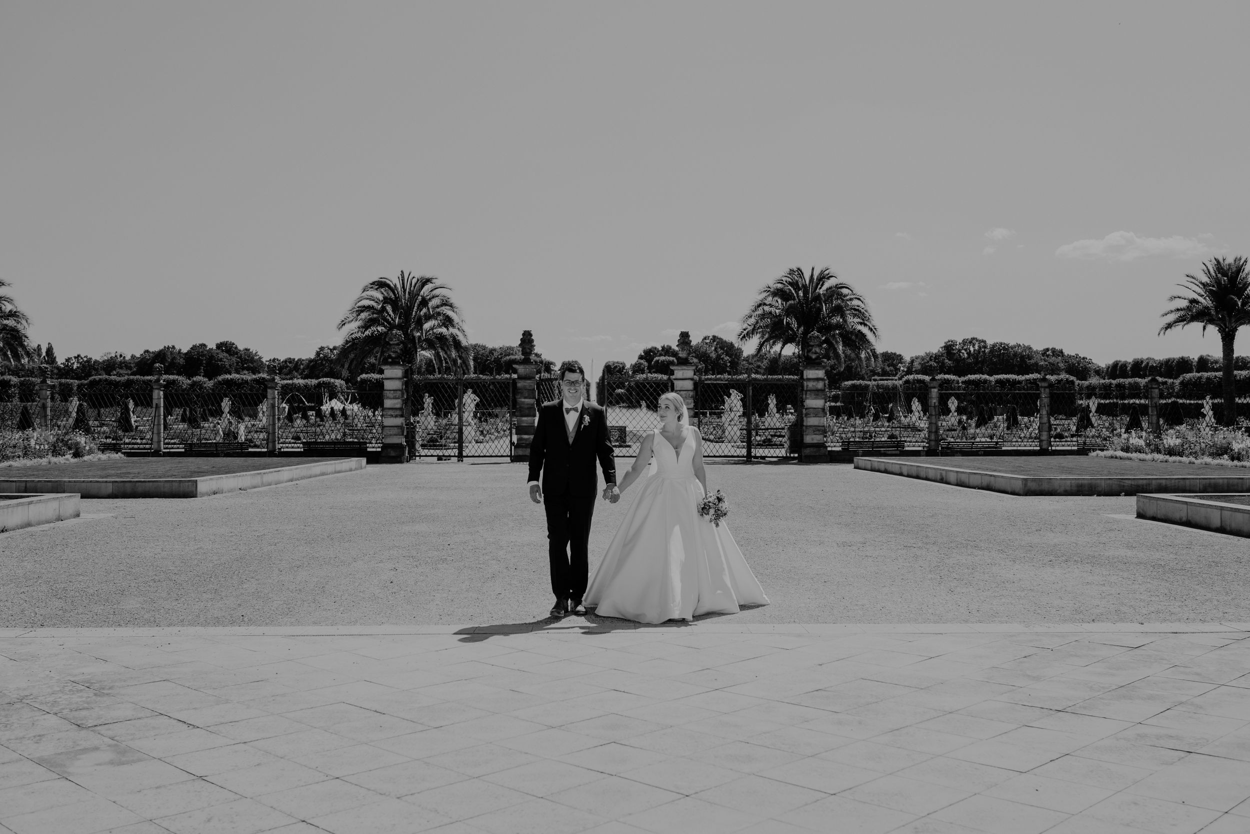 Hochzeitspaar im Großen Garten der Herrenhäuser Gärten beim Paarshooting.
