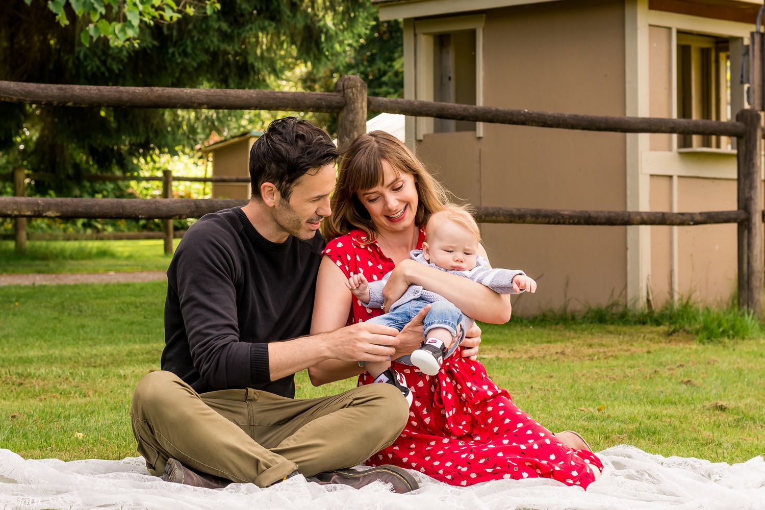 Family photos, happy smiling family, mom, dad, baby, Vancouver, B.C