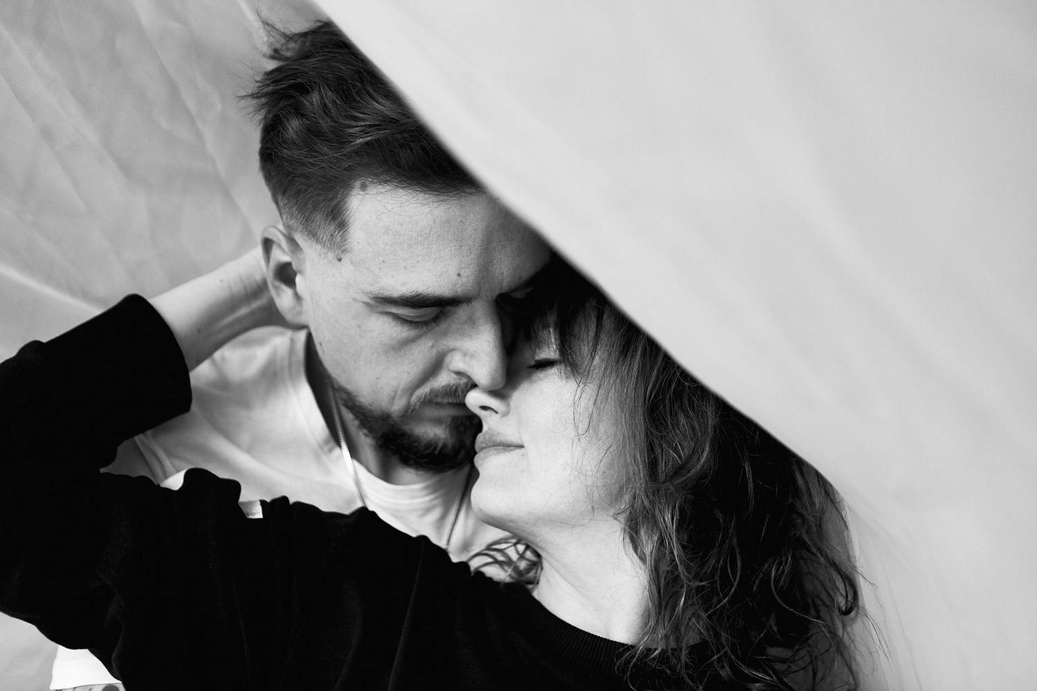 COUPLE photo session at home with dog, lifestyle, Edinburgh