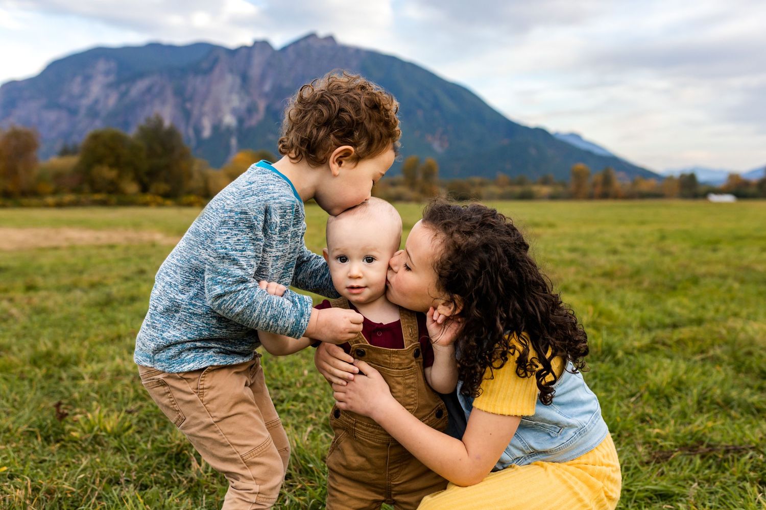Outdoor fall family photos.