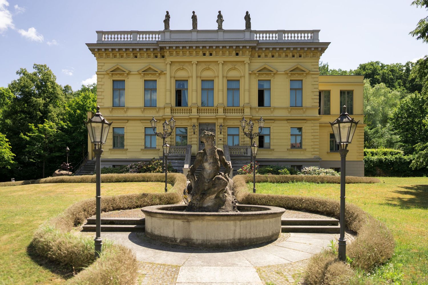 Standesamtliche Trauung im Schloss Vetschau? Hier findest du Tipps, Eindrücke & Fotos vom Hochzeitsfotografen – heiraten in traumhafter Kuli
