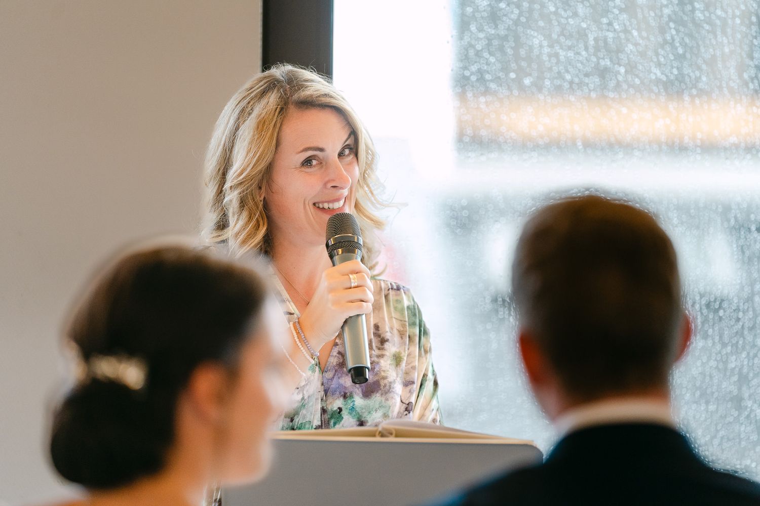 Impression einer freien Trauung in der FrühLounge in Köln mit Traurednerin Helen von "Glücksmarie".