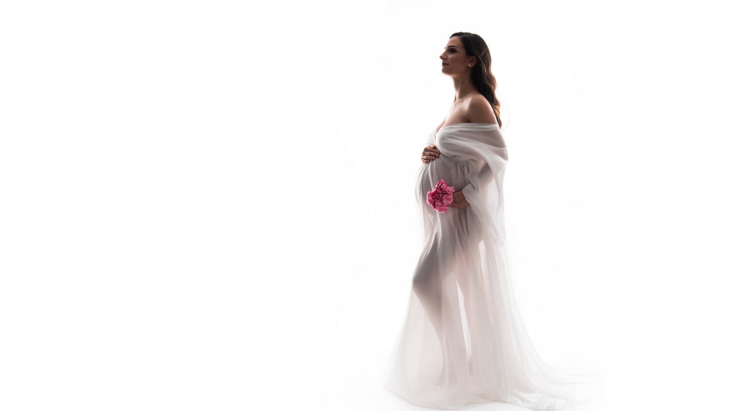 donna-gravidanza-ritratto-controluce-vestito-bianco