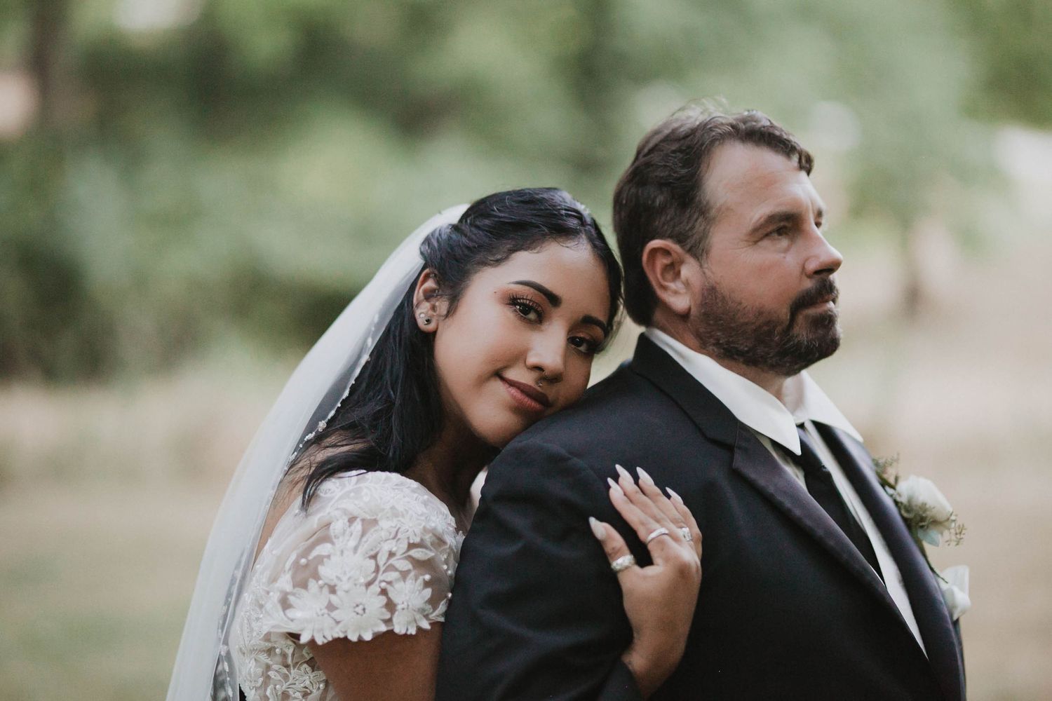 5 Simple Poses that Every Bride Should Try