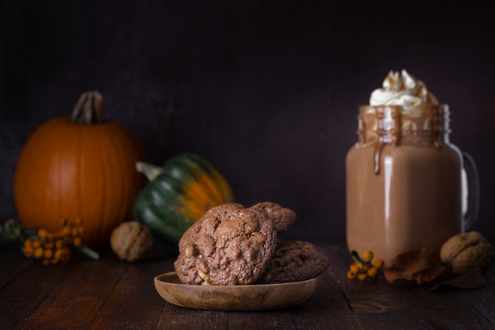 Hot Chocolate & Pecan Cookies Recipe - Photo by © Reka Csulak