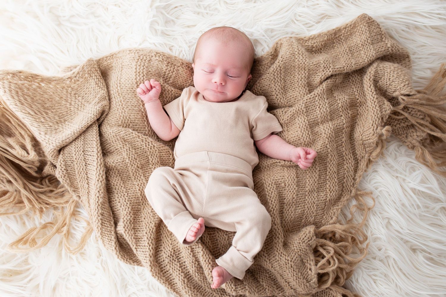 Newborn Family photoshoot mum dad brother and baby by Little Wonderland Photography Widnes Cheshire