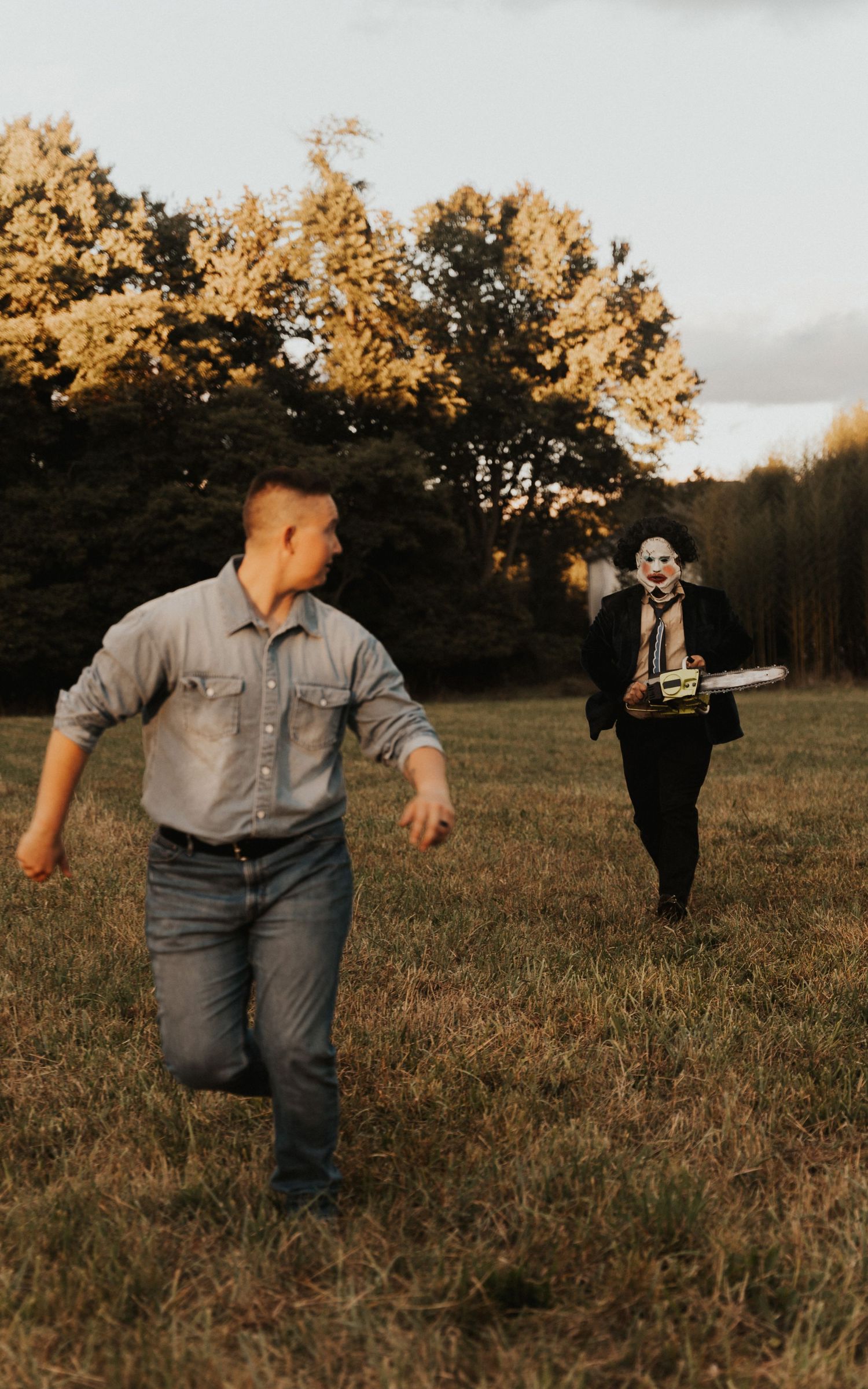 Cosplayer dressed as Leatherface chasing his vicitum