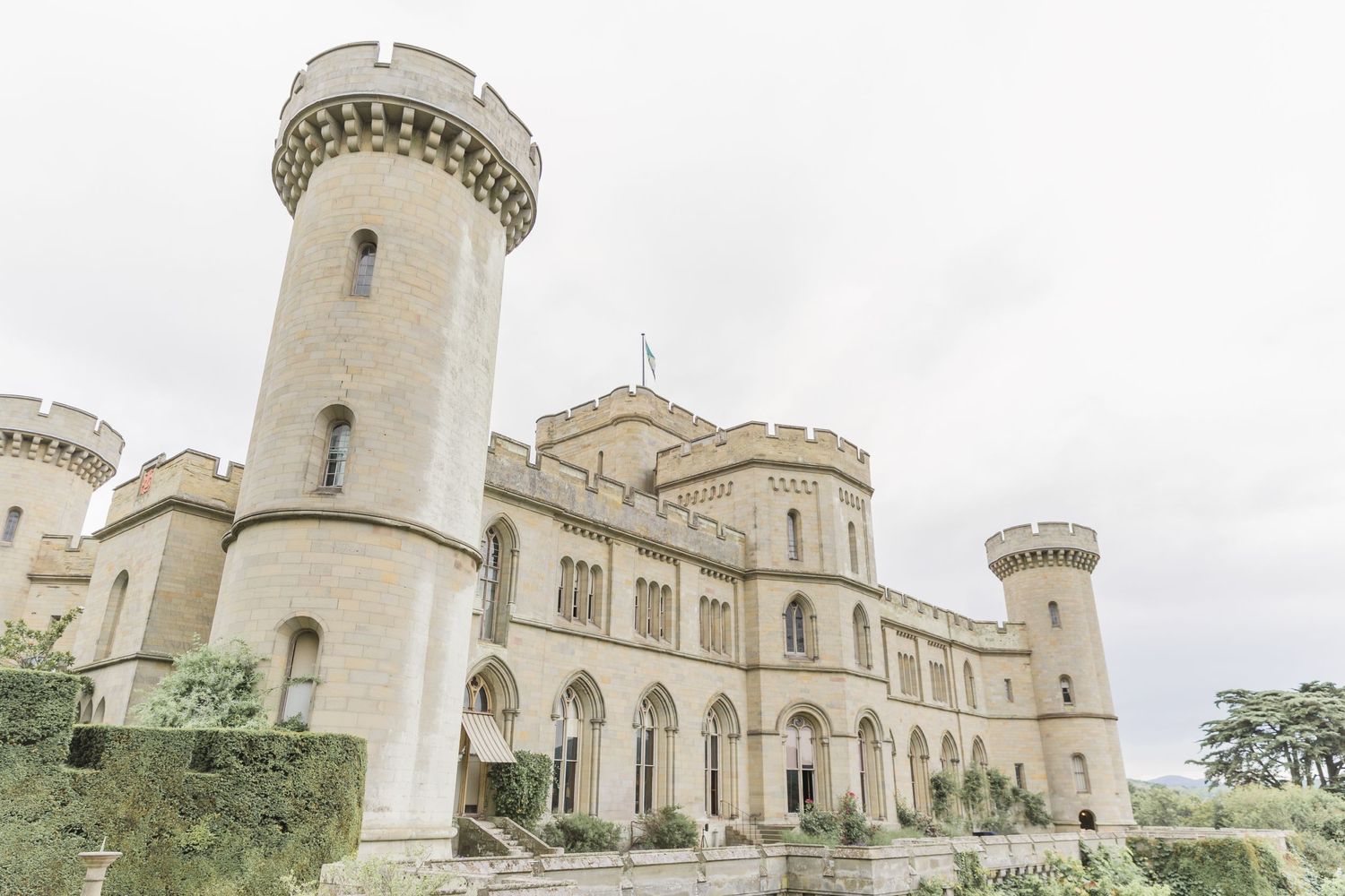 Hayley Elizabeth Photography cotswolds luxury wedding photographer eastnor castle