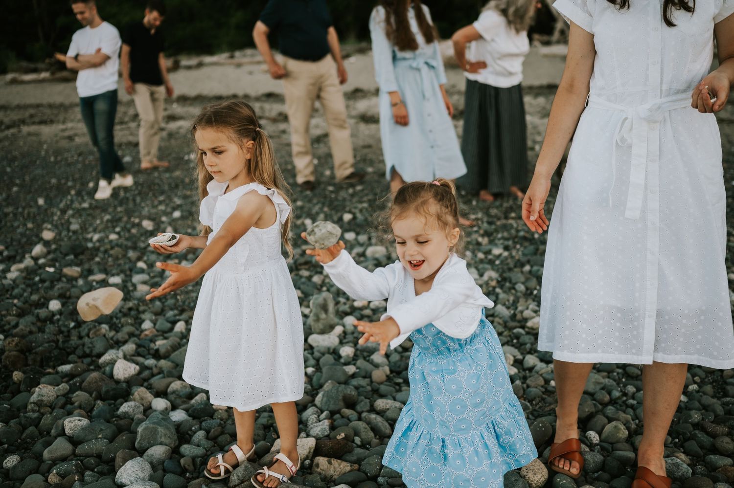 Comox Valley family photoshoot of kids candidly throwing rocks on Kye Bay Beach. Portraits taken by photographer Soulfull Photographs