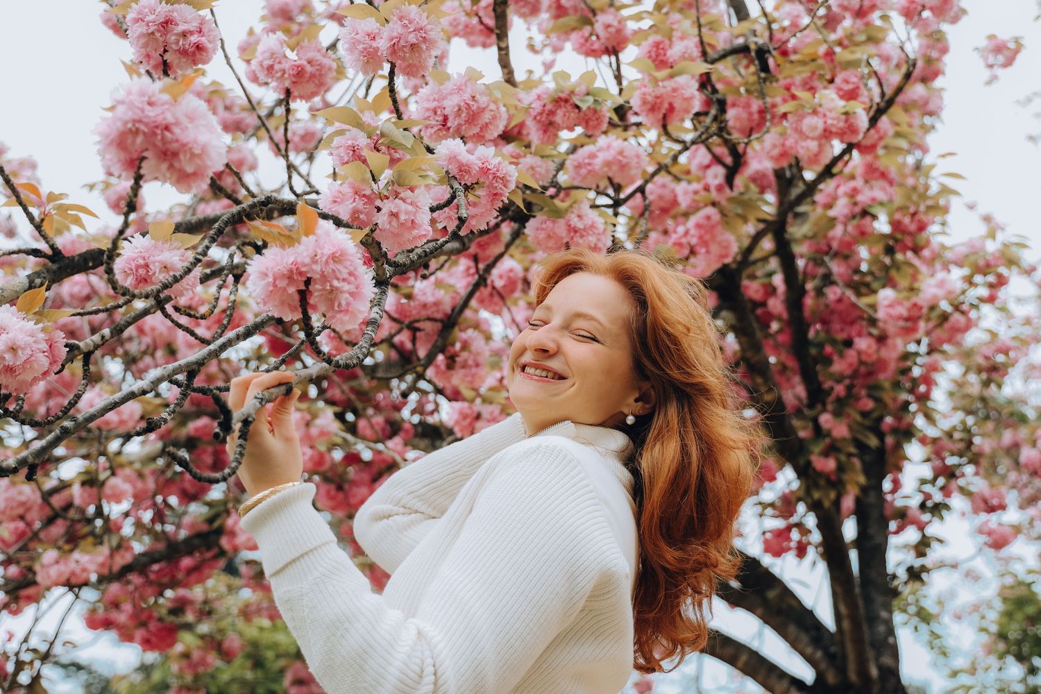Photo portrait sous les cerisiers en fleurs à Toulouse
