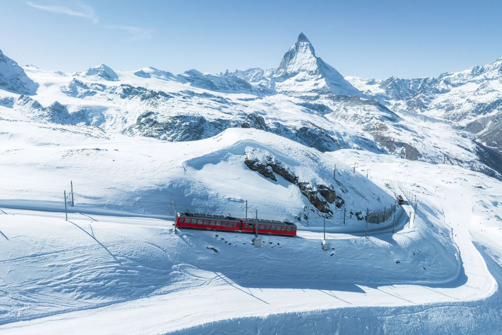 Zermatt Unveiled: A Journey Through Alpine Luxury and Skiing Splendor ...