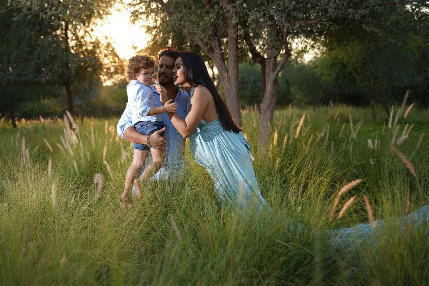 Family photographer Dubai capturing candid and posed family photography moments during a professional family photoshoot in Dubai.
