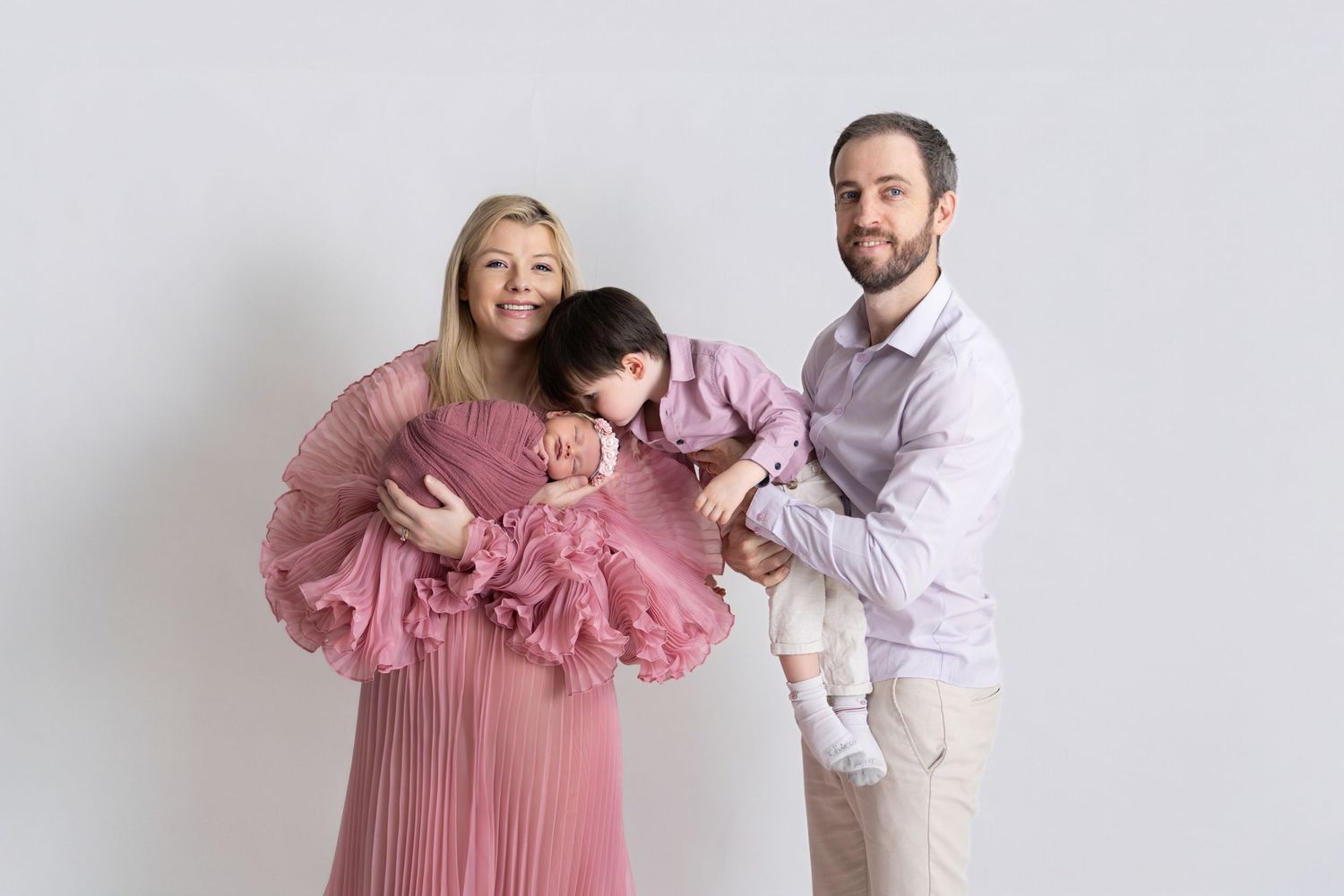 Family portrait by MohaStudio — family photographer Dubai capturing grandparents, parents, and children in a timeless legacy moment.