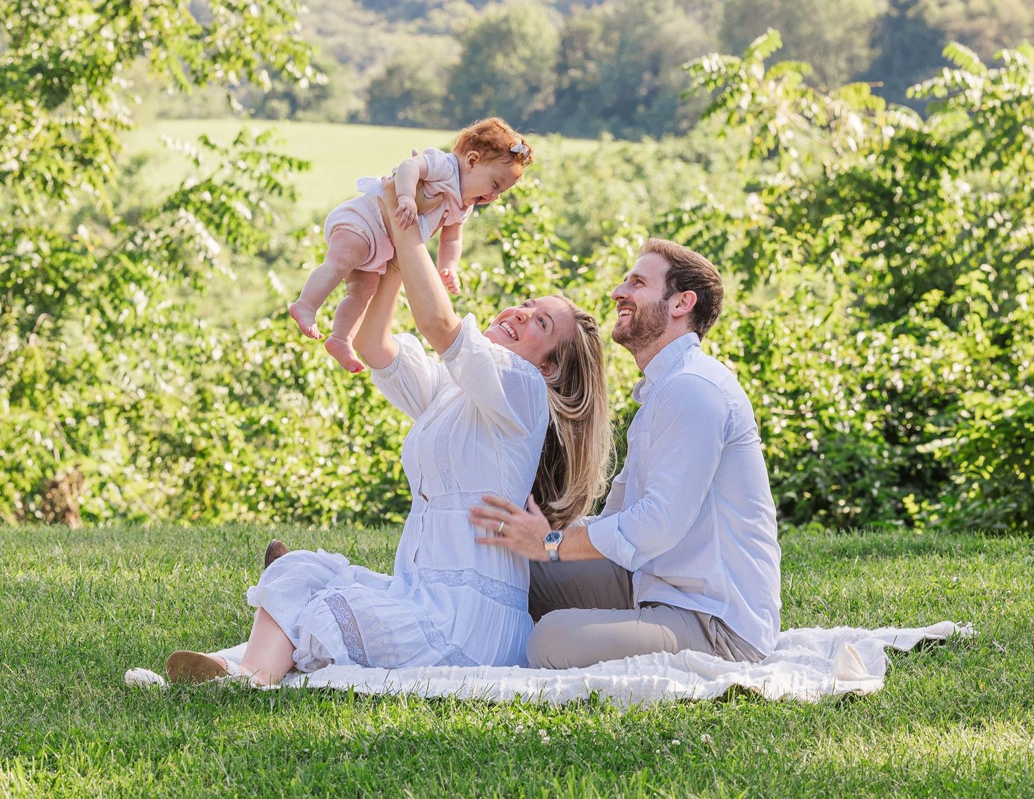 Family photographer in Ridgefield, CT. Summer and fall mini sessions. Maternity, motherhood, children photography. Beach photography