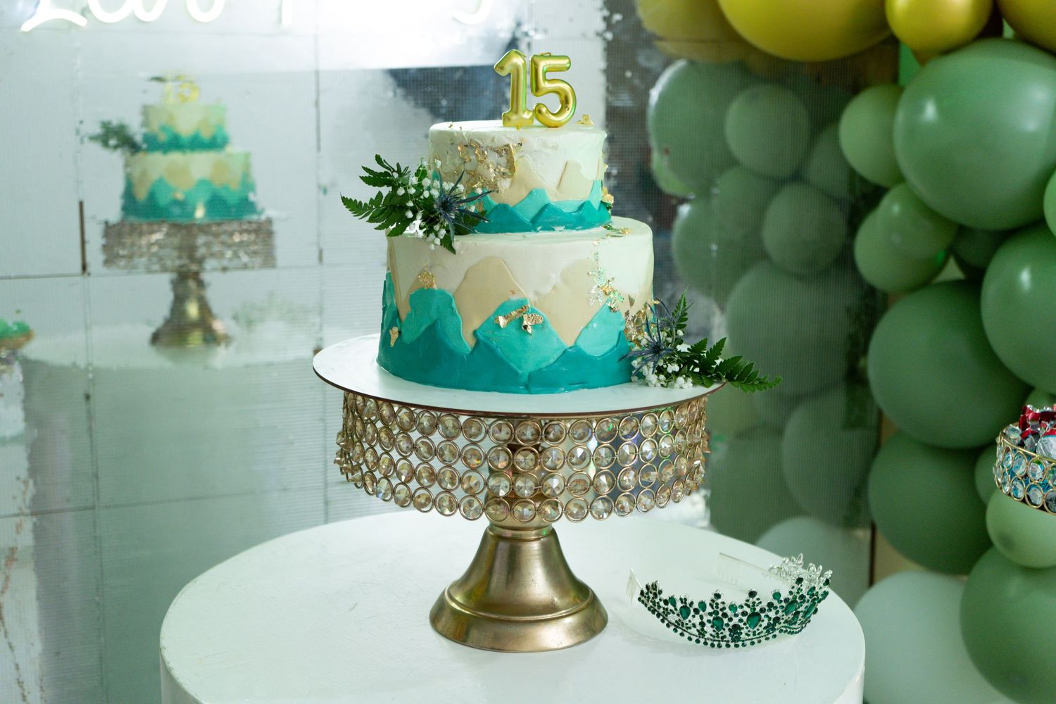 Descubre las tortas más deliciosas y hermosas para quinceañeras en el 2024. Fotos de alta calidad.