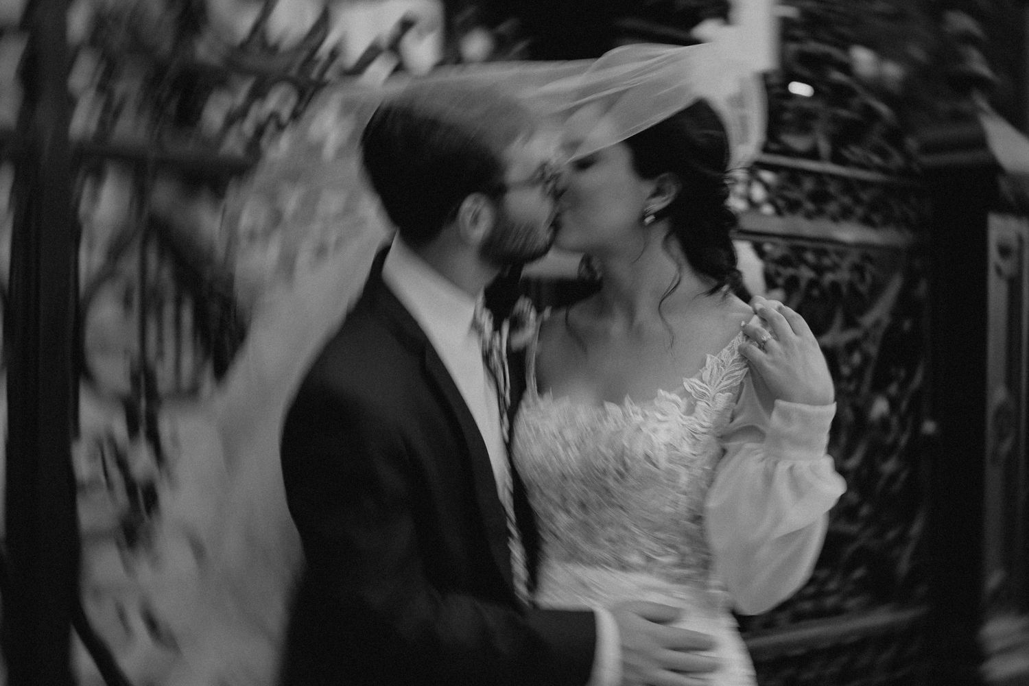 Art museum wedding in Mobile, AL photographed by Castro Collective.
