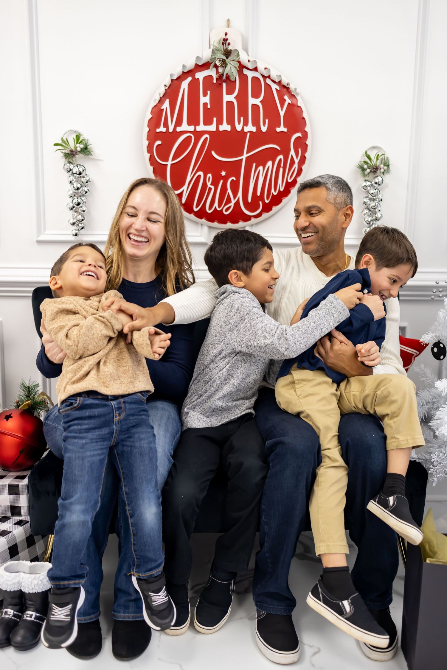 family christmas photo in richmond va
