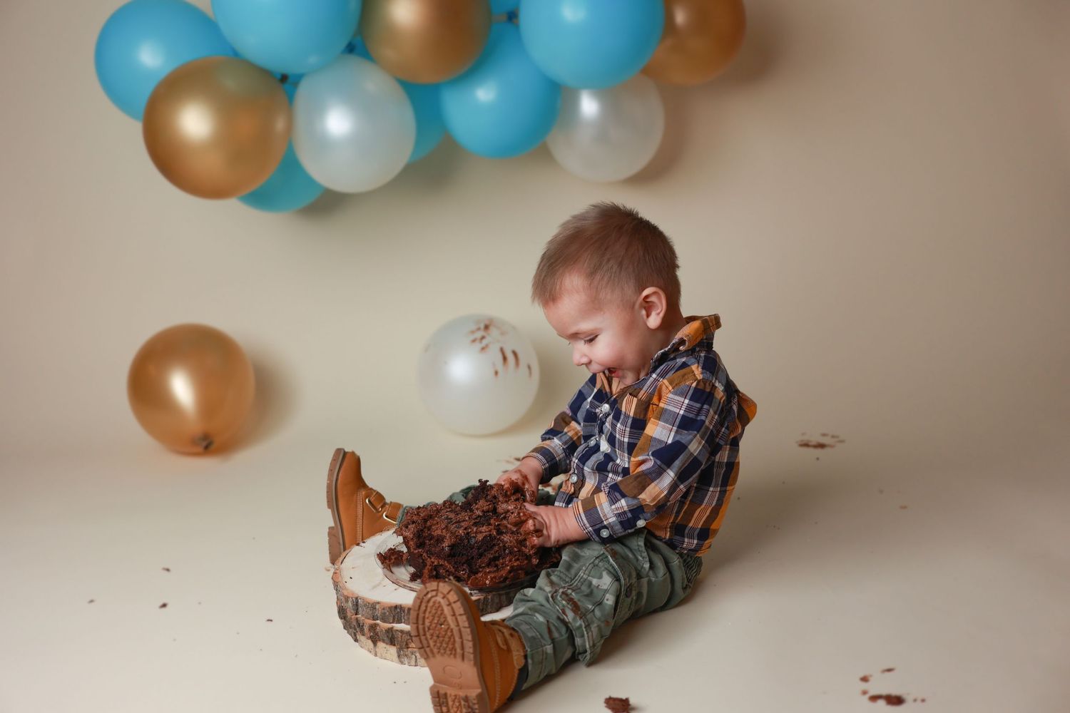 Stress Free Cake Smash Blog Post. Smile On Photography Milton Ontario