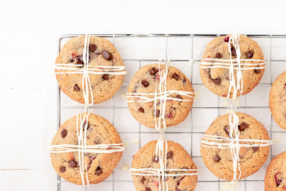 Hot Cross Bun Cookies Recipe - Photo by © Reka Csulak
