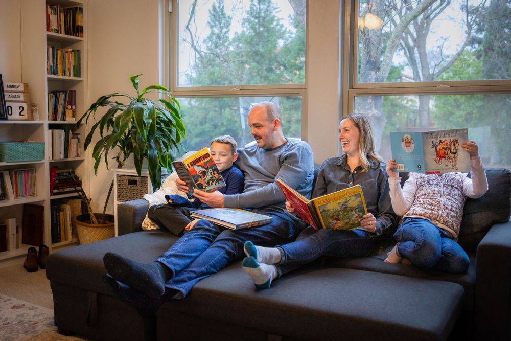 cultivating-closeness-a-family-book-club-syntereo-photography