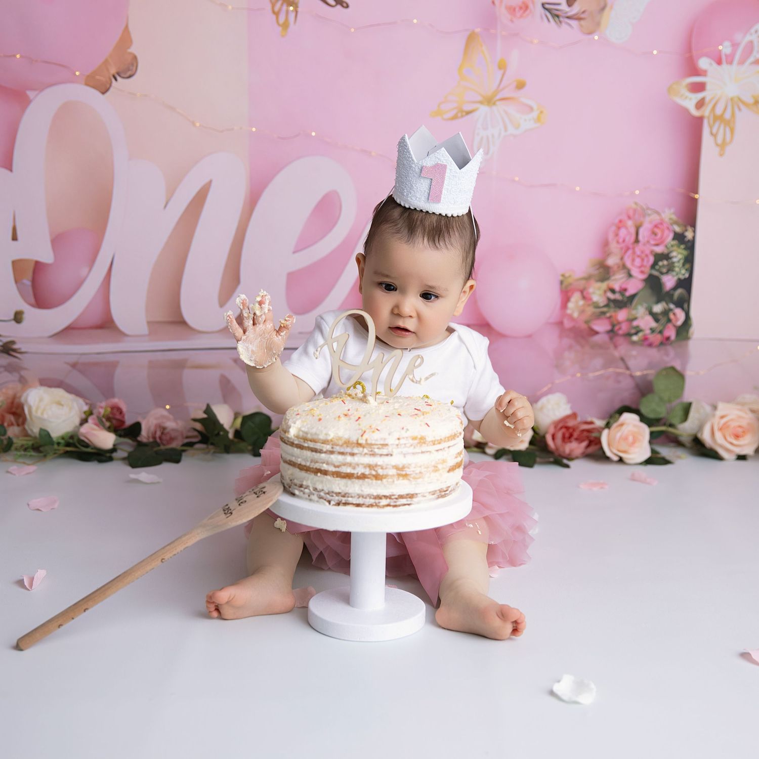 Shelly Loxton Photography Baby girl eating cake at my Cake Smash & Splash based in Coventry.