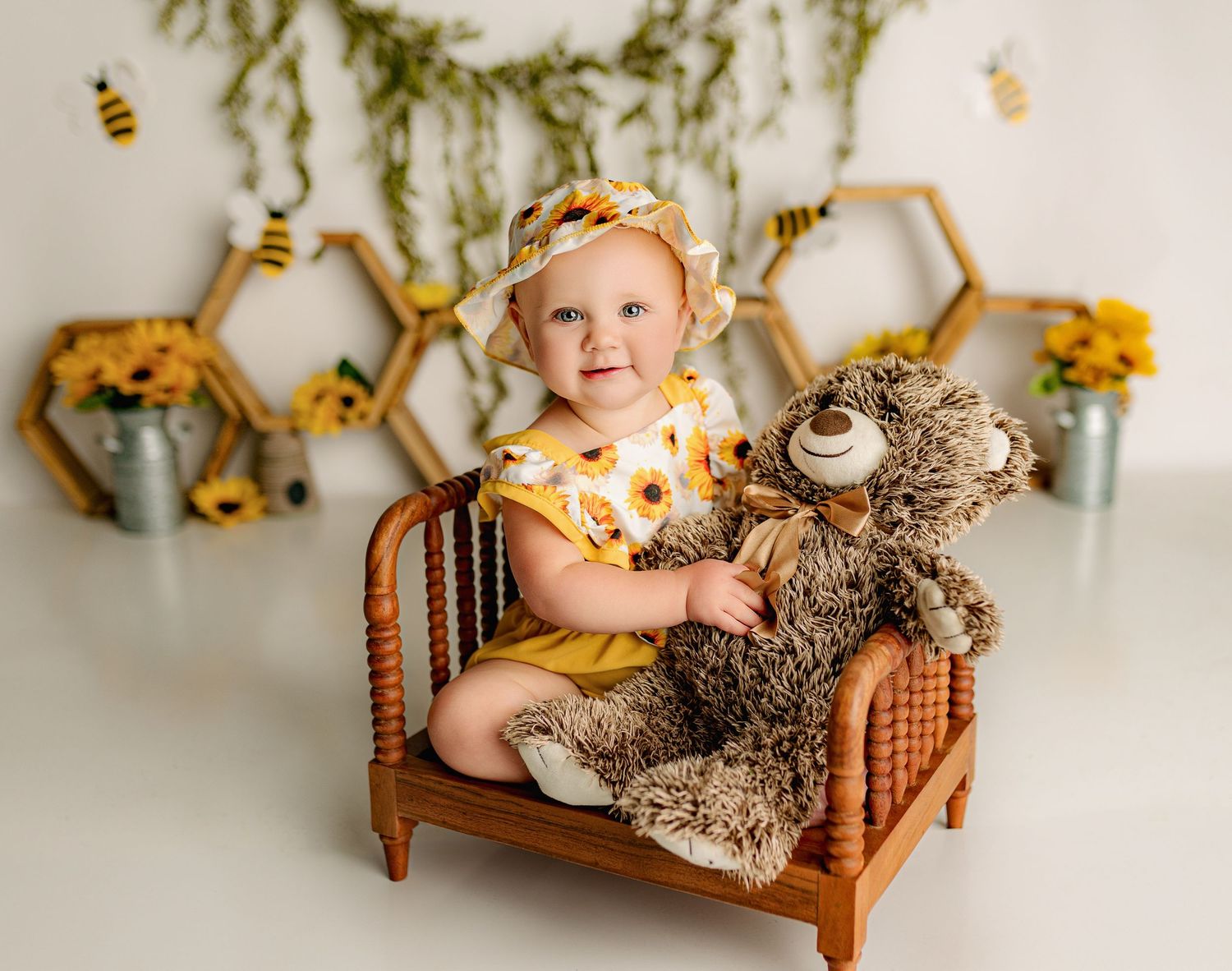 Bailey’s Photography | Portsmouth, Ohio First Birthday Photographer | Scioto County | Cake Smash | Sunflowers and Bee's