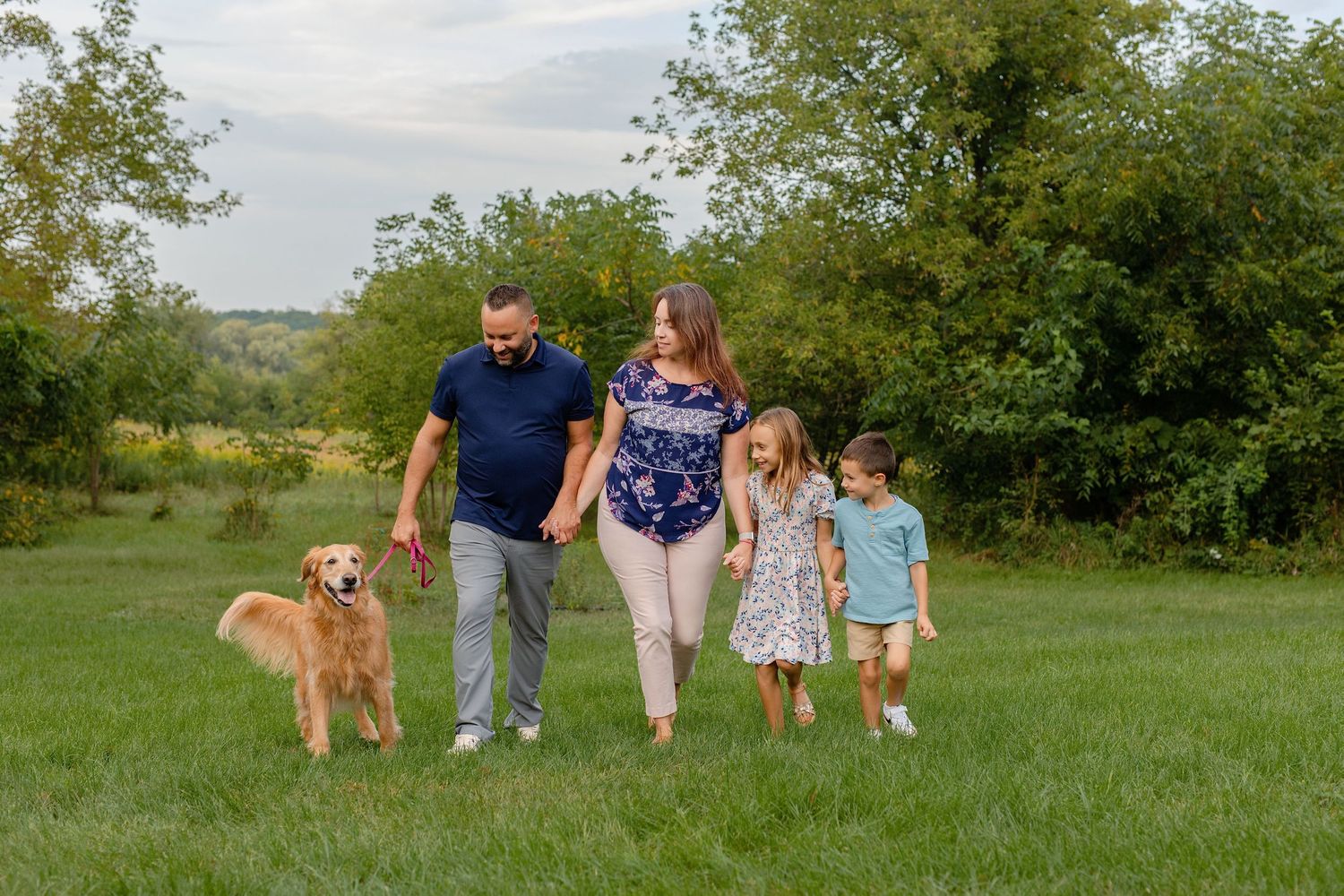 Family backyard photos Waukesha County family photographer
