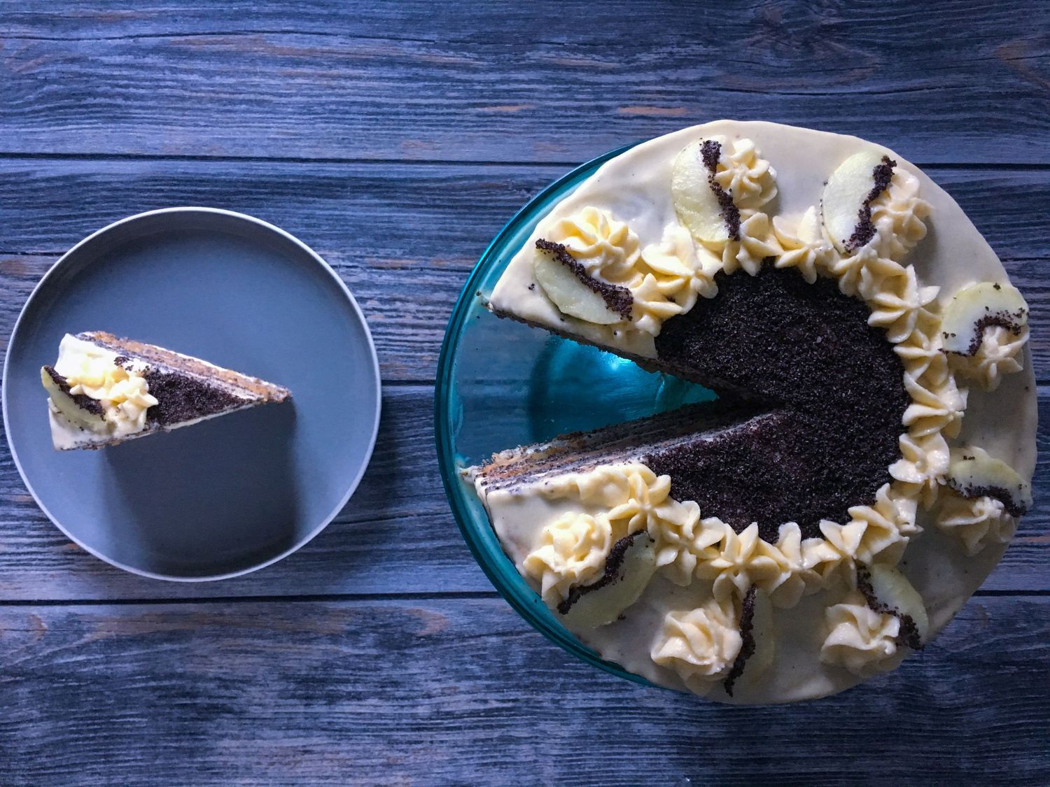 Szabolcsi Apple & Poppyseed Cake Recipe - Photo by © Reka Csulak