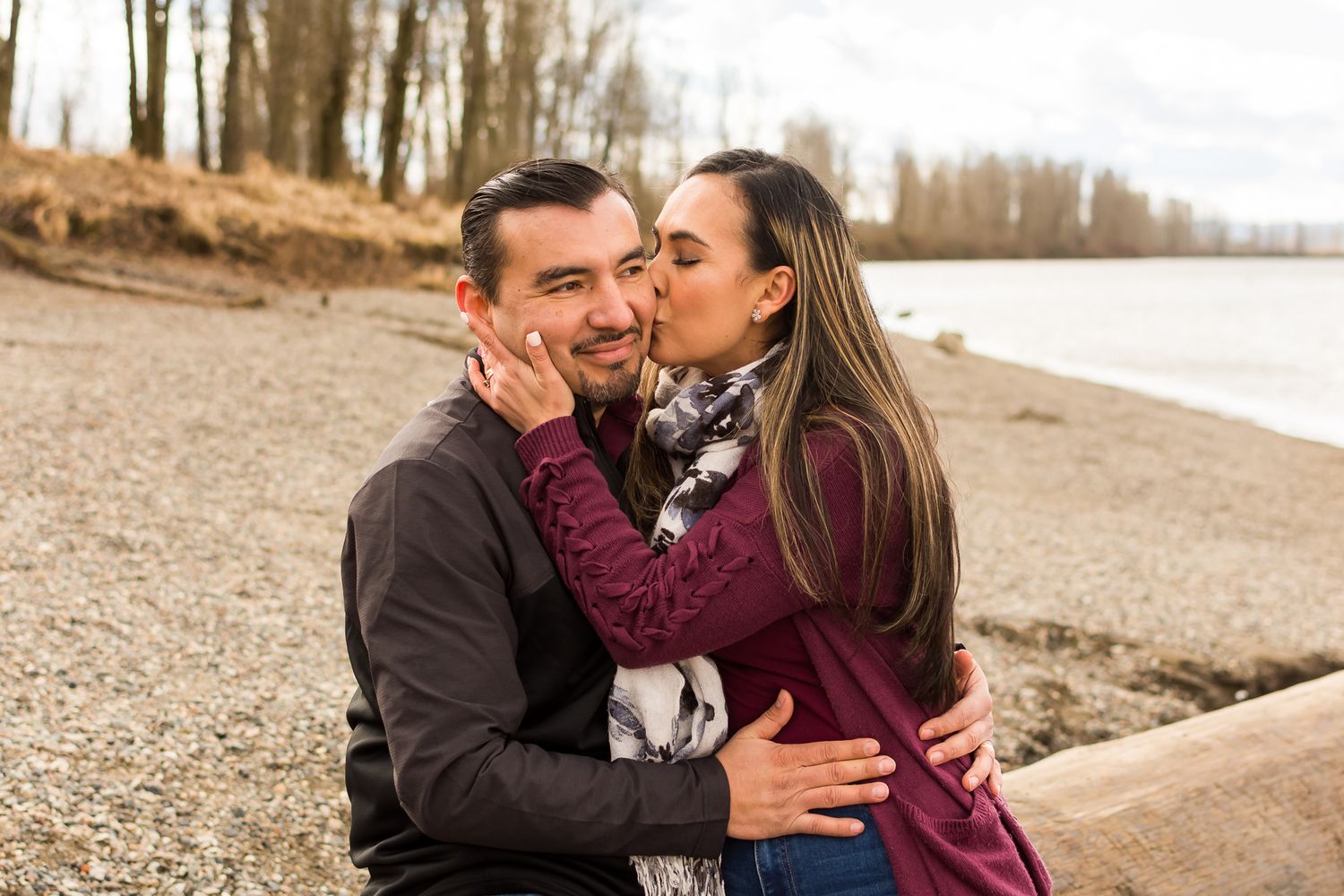couple kissing, couples portrait outside, couples photo session, lake and trees, winter sunlight