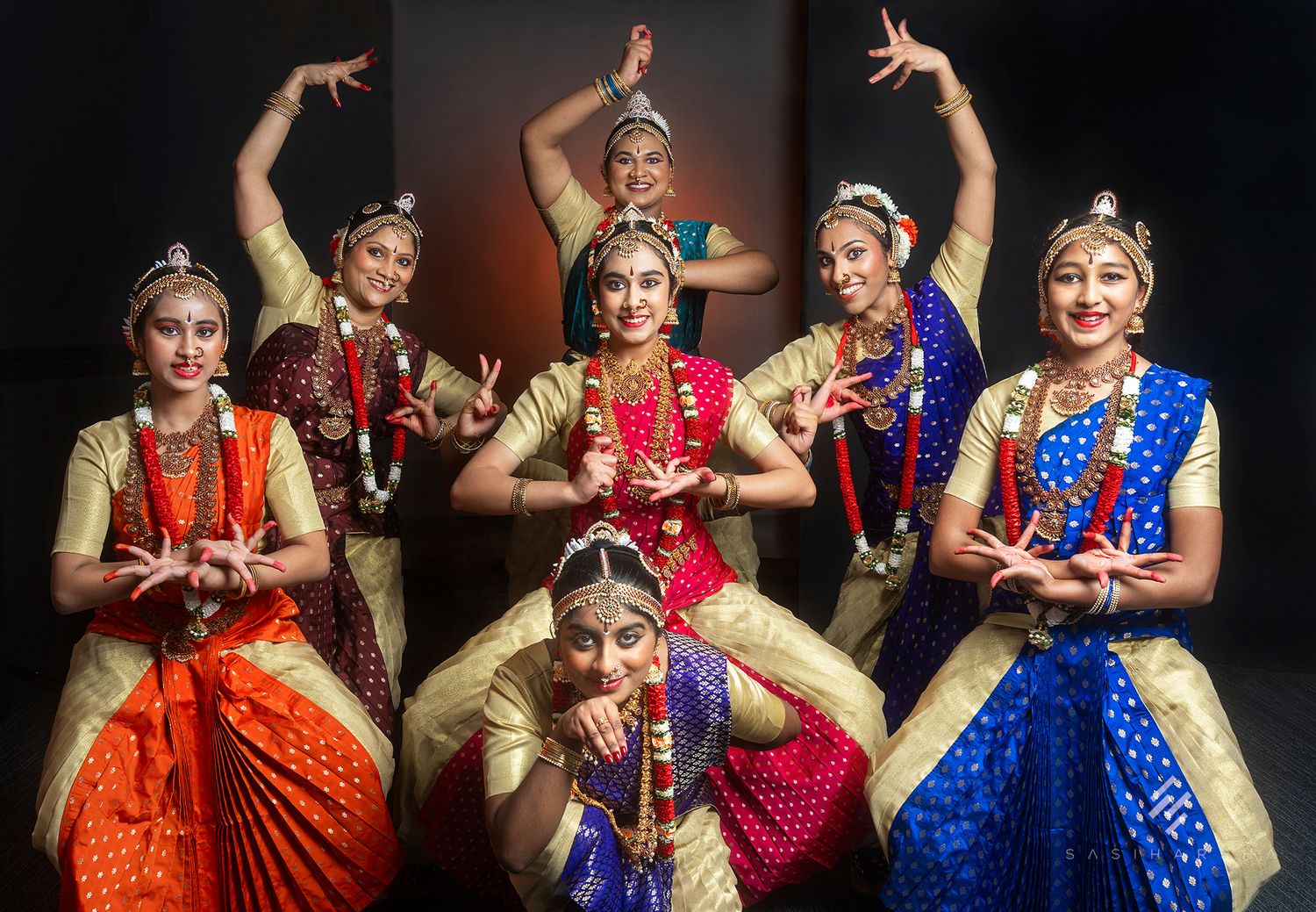 group photo of bharatanatyam dancers