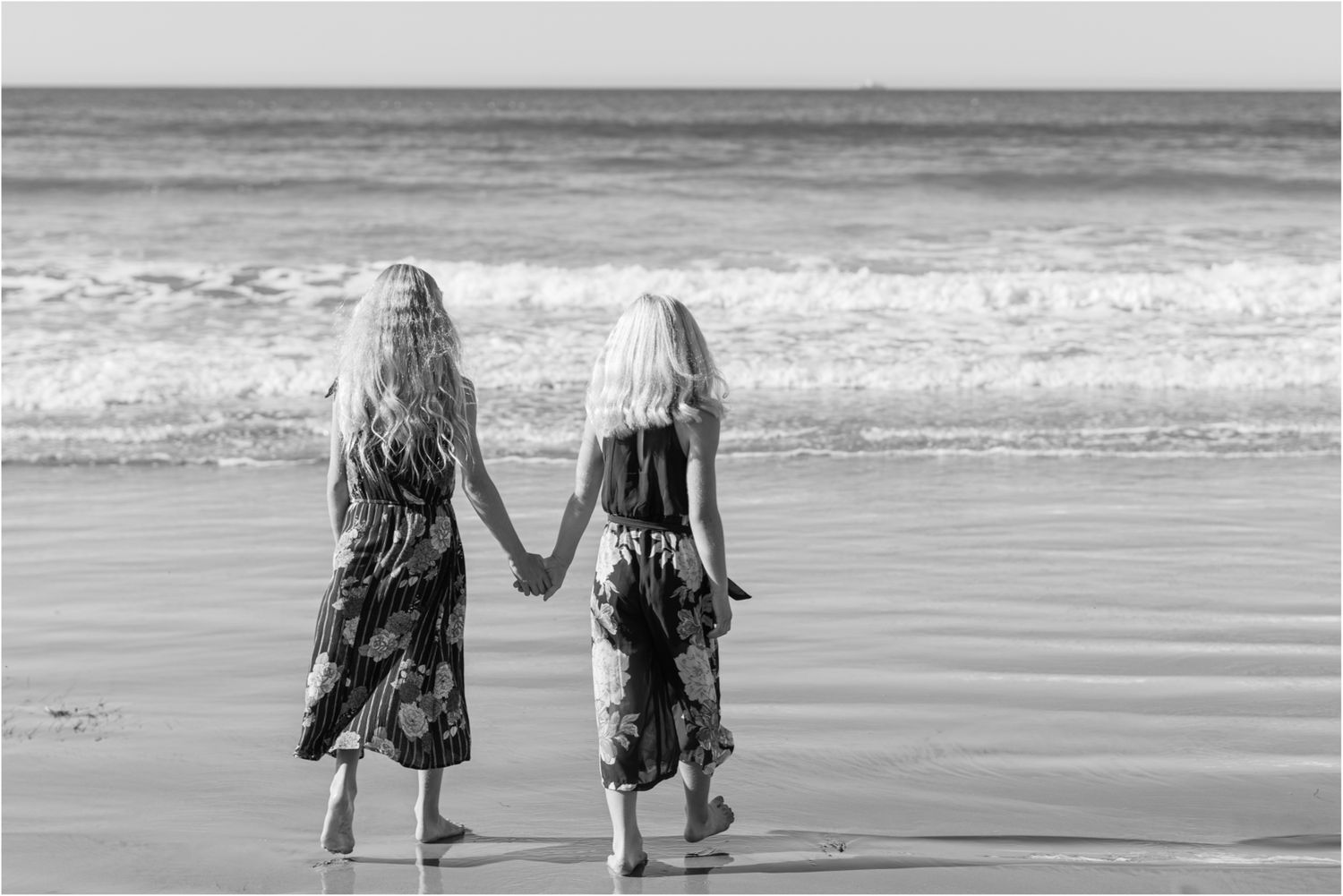 Sisters at family session in Pismo Beach by Felisha Connolly photography
