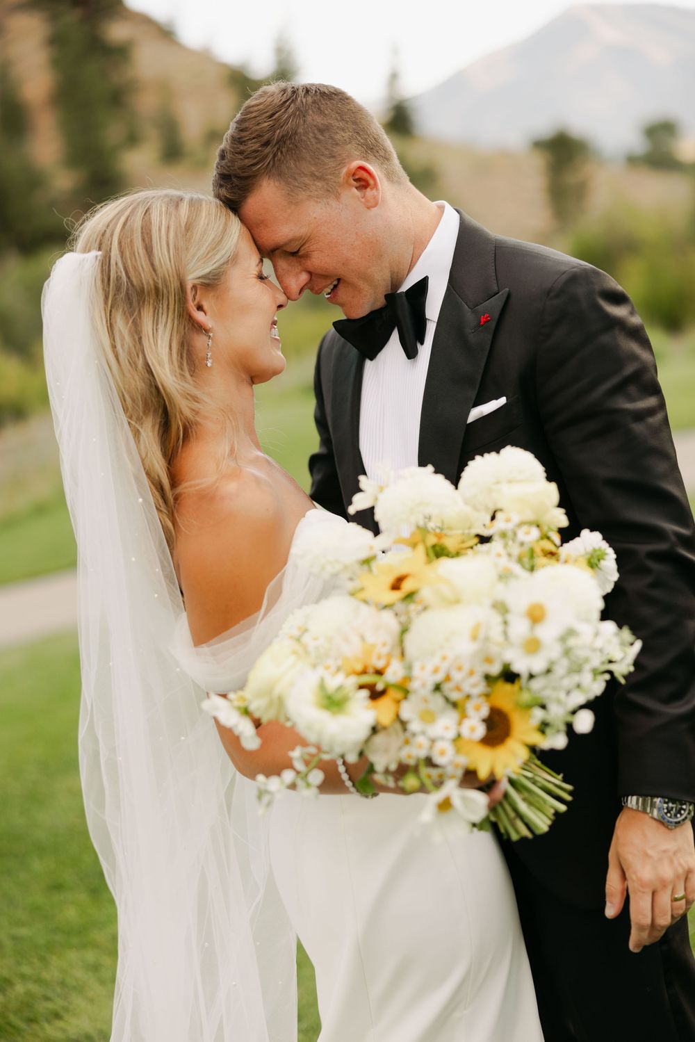 Addi + Austin's CLassic Sun valley wedding celebration - Sofia DeWolfe ...