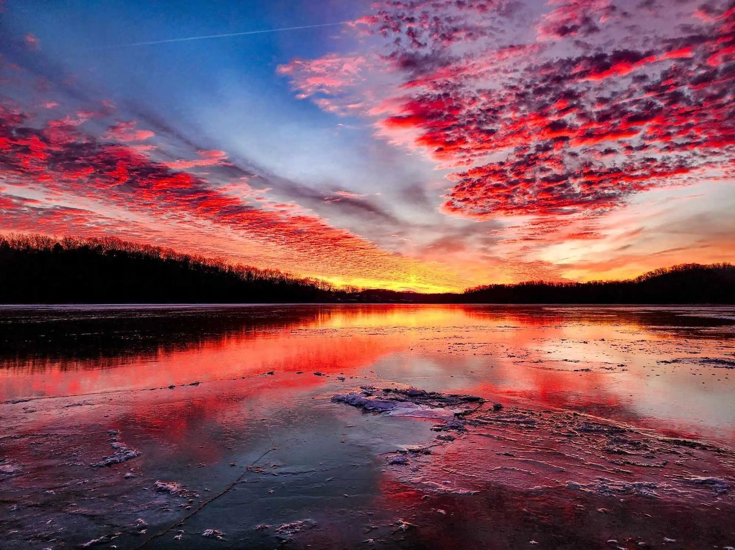 lake over the ozarks covered in ice