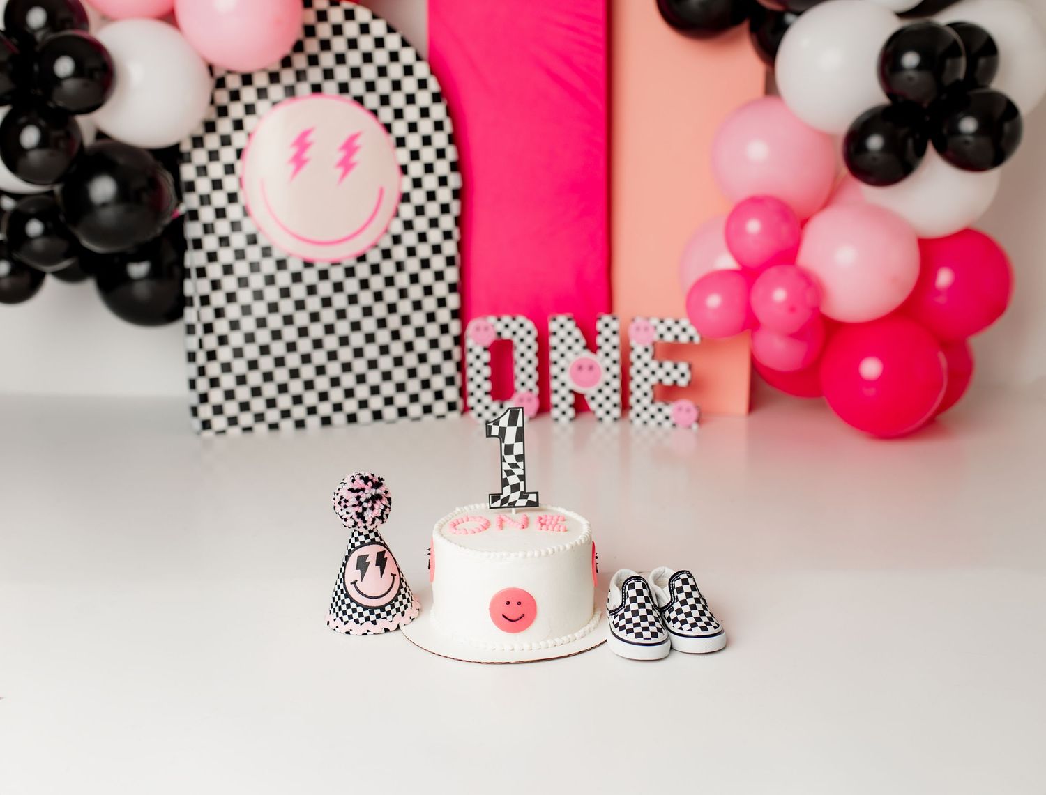 Cake Smash Photography | Southern Ohio | First Birthday Photoshoot | Milestone Photos | Bailey's Photography