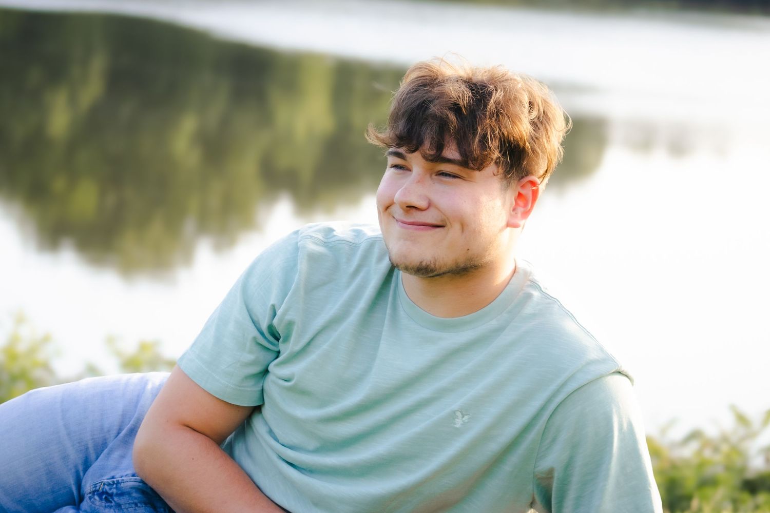 Outdoor spring senior photos in Hillsboro, Illinois