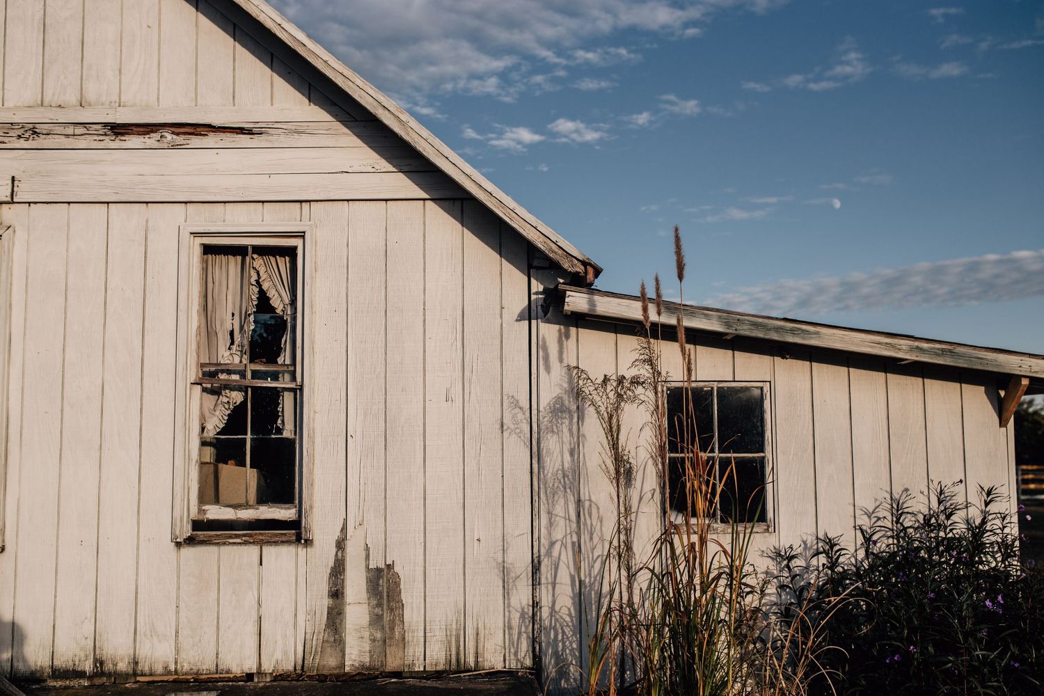 old farmhouse in disrepair in suffolk, virginia