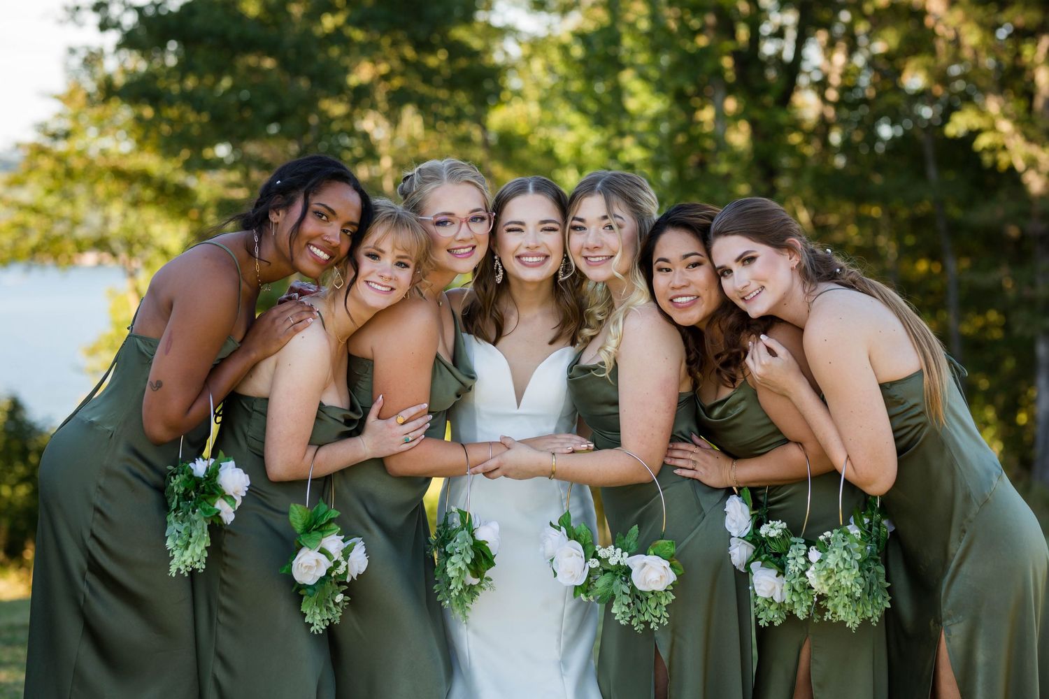 Top 7 Photos With Your Bridesmaids That You Absolutely Need