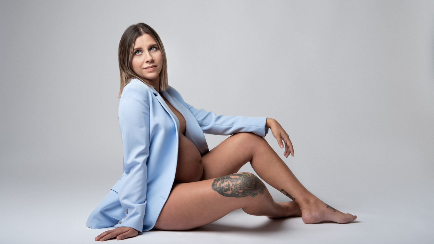 donna in gravidanza in sessione fotografica a Sanremo
