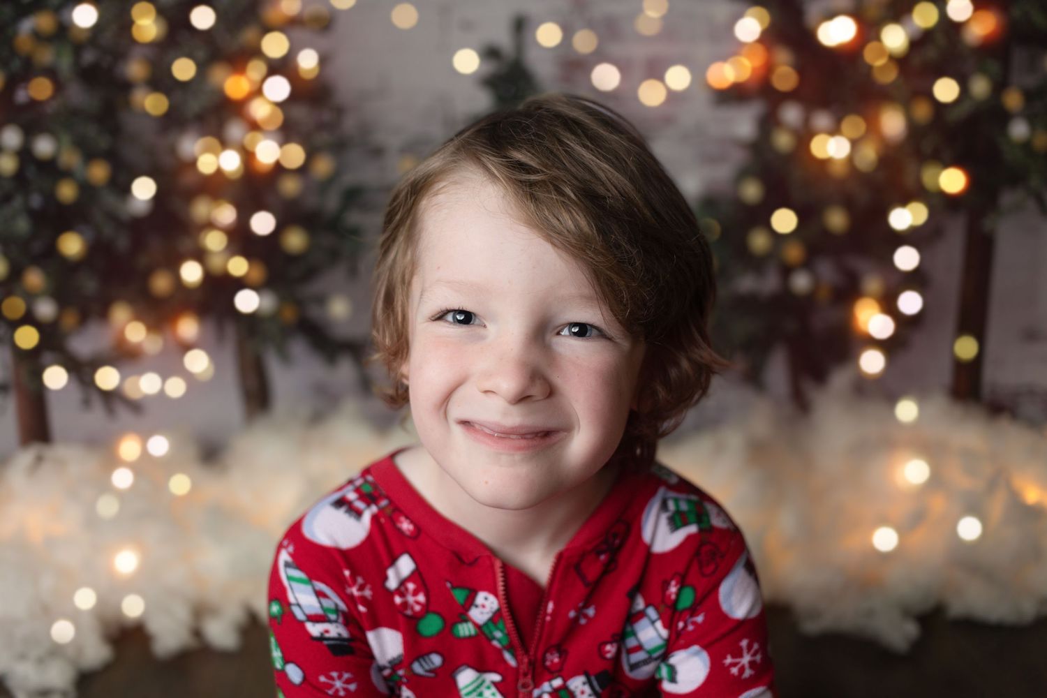 Christmas Mini Sessions 2022. Christmas Family Photography Milton Ontario. Smile On Photography