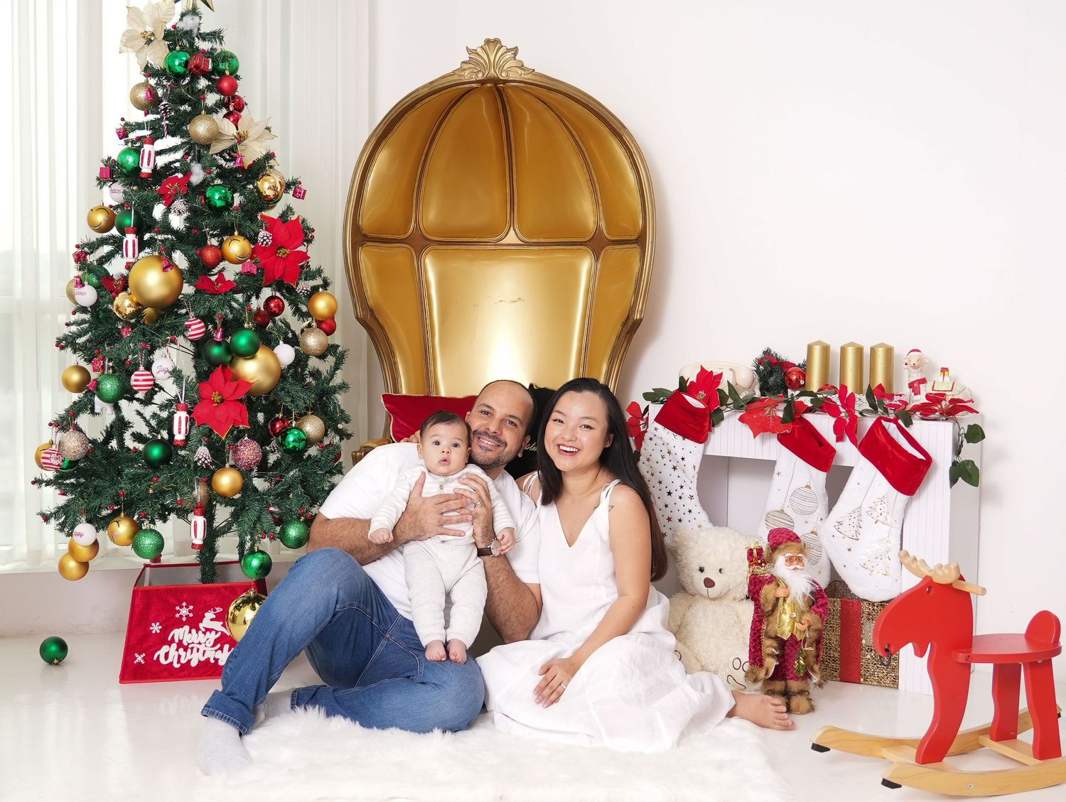 Professional photographer Dubai capturing holiday family photos
