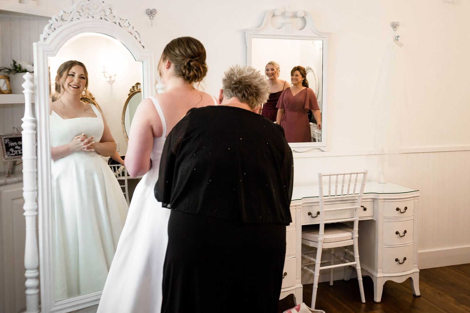 12 Must Have Wedding Detail Shots You Won’t Want to Miss