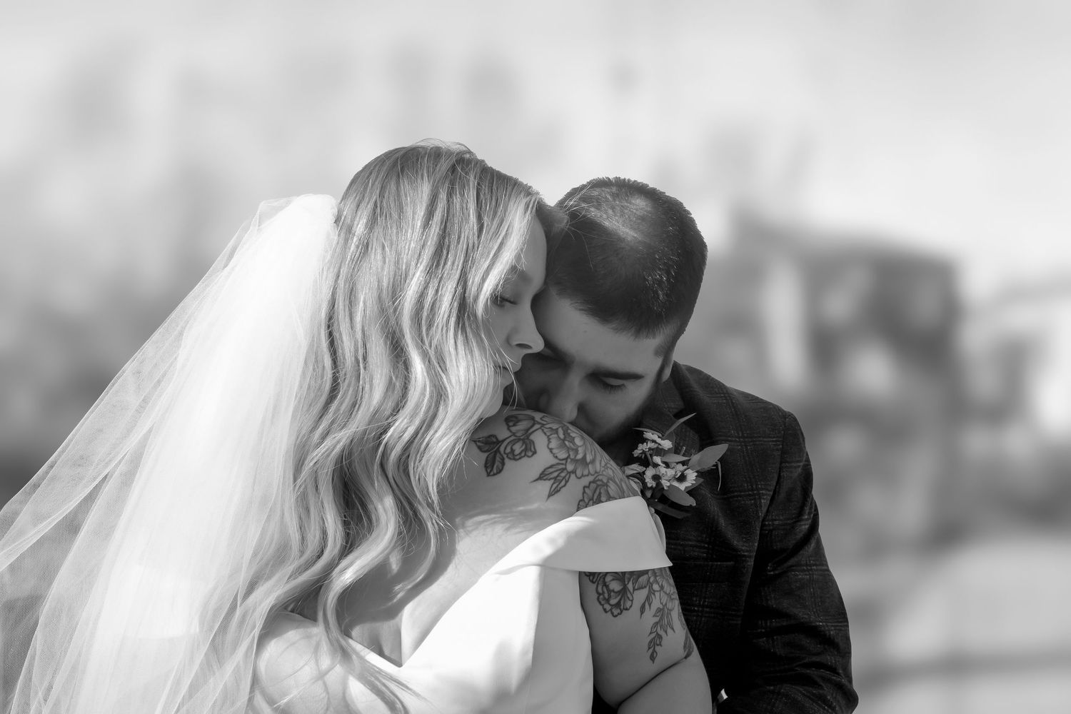 black and white image of couple eloping in Boise. Boise Elopement | Milestones Studios LLC