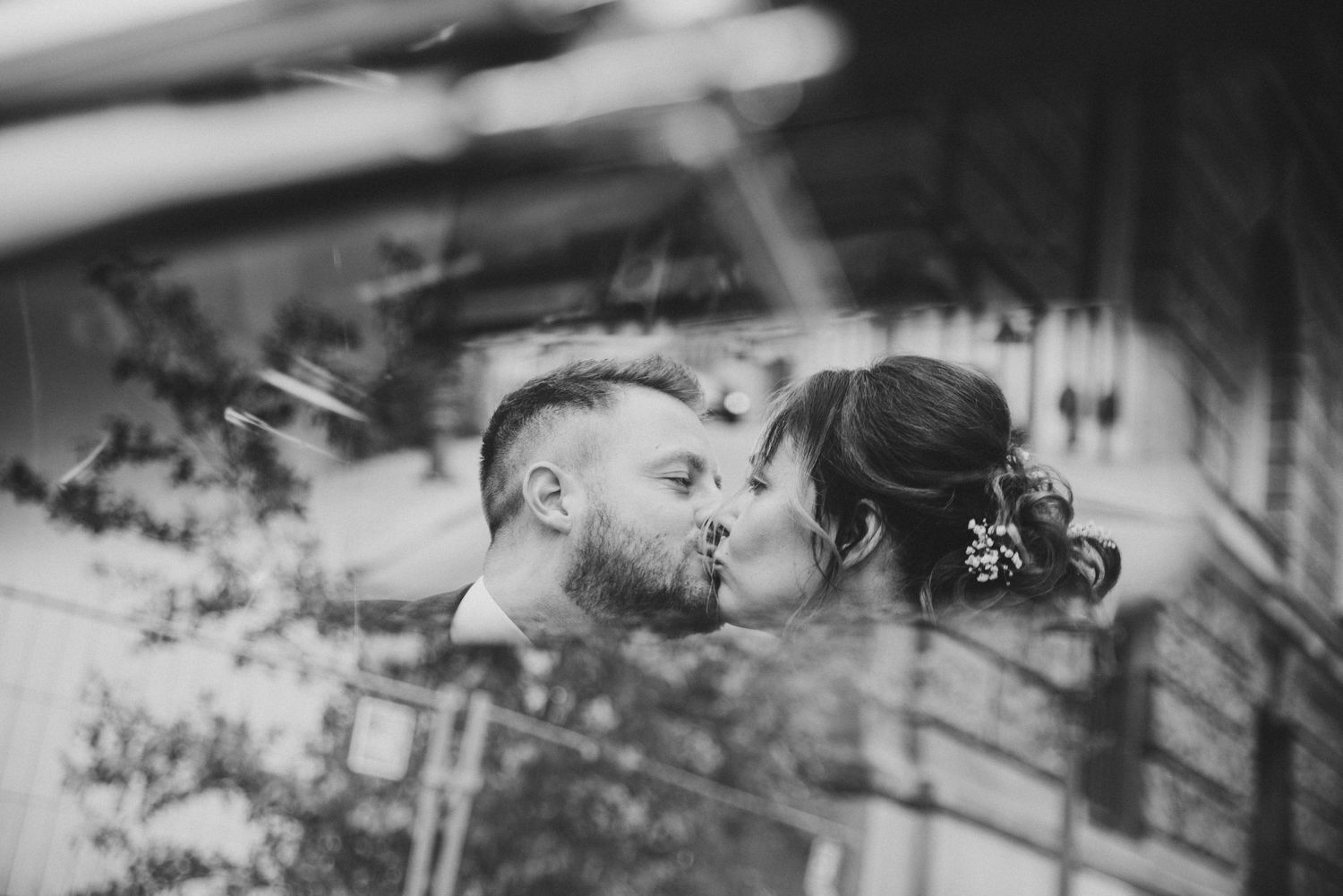 Emotionale Hochzeitsreportage einer standesamtlichen Trauung in Dresden – natürliche Hochzeitsfotografie mit echten Momenten,