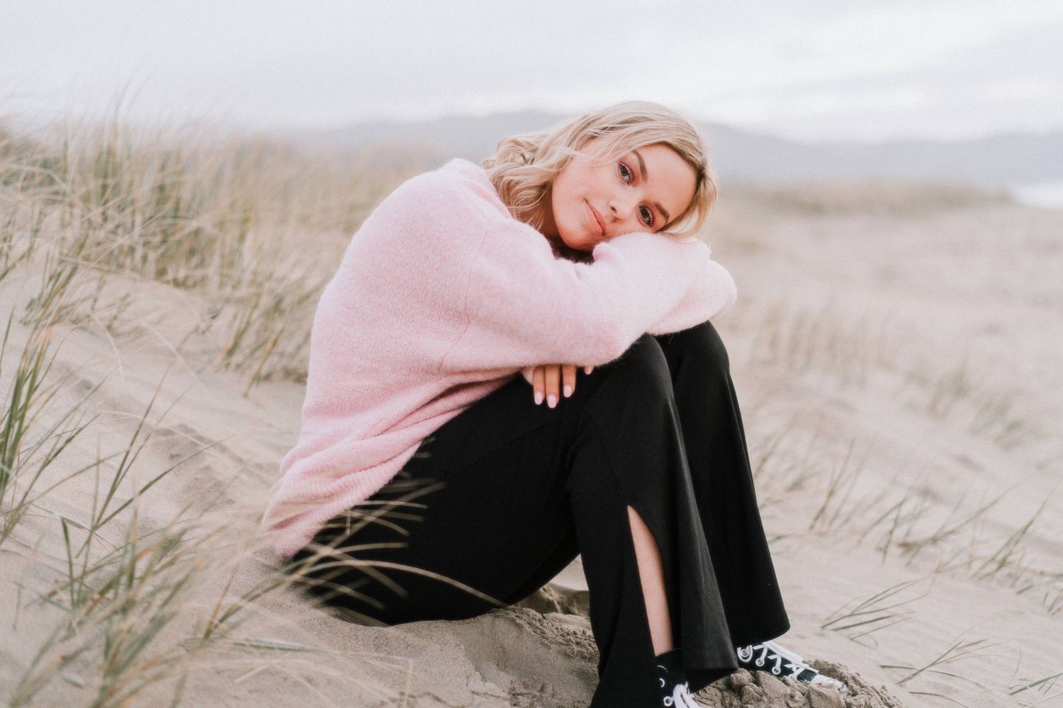 Hawkes Bay Portrait Photographer, Hawkes Bay Photographer, Napier Photographer, Sunrise, Pink Sweater, Girl, Beach, NZ